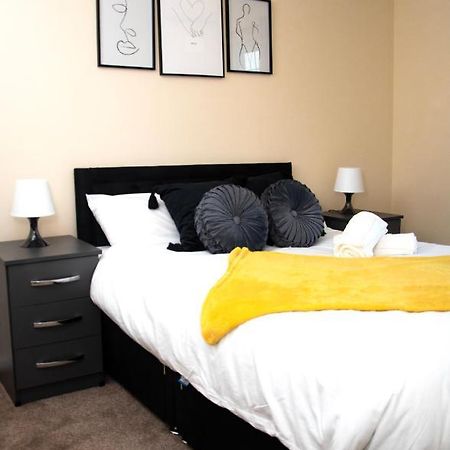 Xb Property - Comfy House Perfect For Families Contractors Relocators Уест Бромуич Екстериор снимка